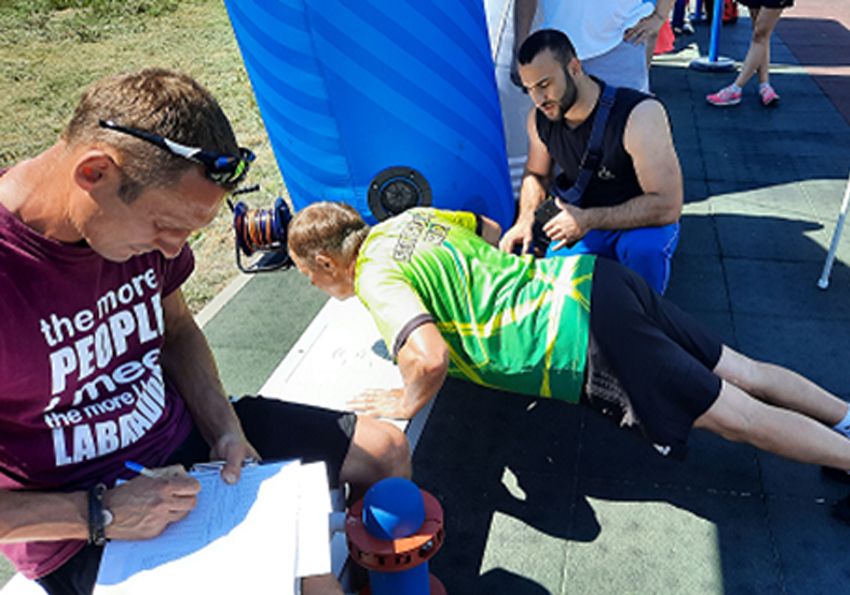 Сгибание и разгибание рук в упоре о гимнастическую скамью  (о сидение стула).